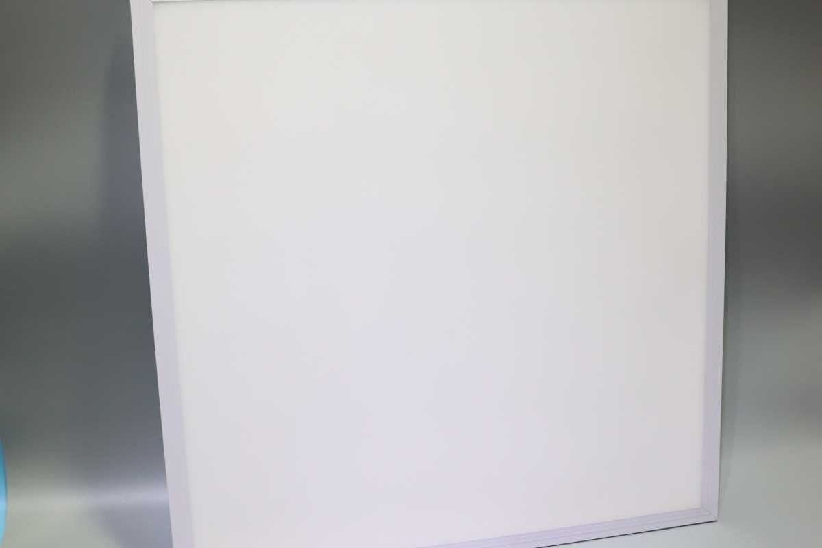 Đèn panel 600x600 dày bao nhiêu? Câu hỏi “nhỏ” nhưng quyết định bạn lắp được hay không